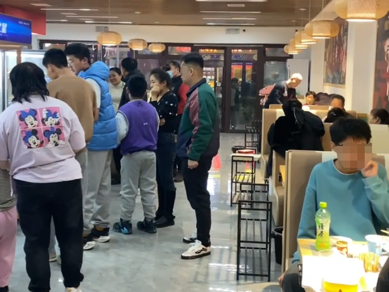 串串香加盟-签年时光河北店火爆人气