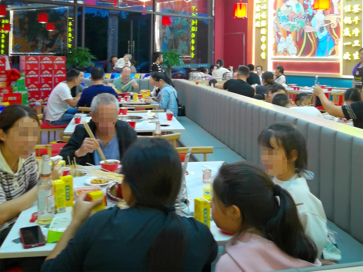 串串香加盟-签年时光吉林店火爆人气